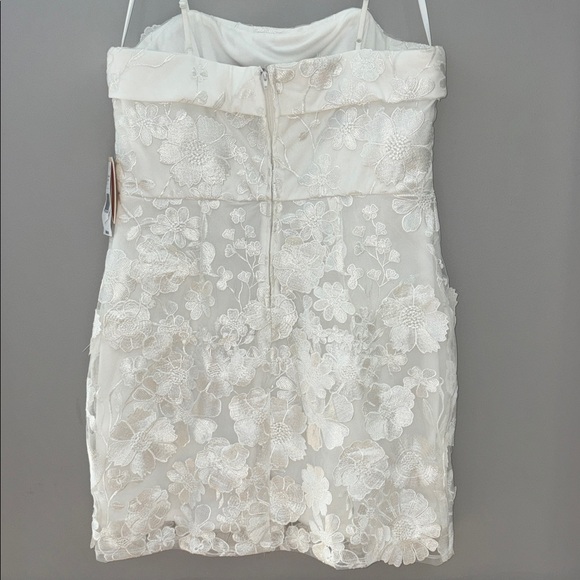 City Vibe White Dimensional Floral Appliqué Minidress Bachelorette Size 15 NWT - Picture 7 of 9